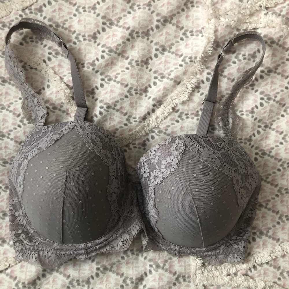 Victoria's Secret Gray Lace-Trim Swiss Dot Dream Angels Demi Bra 34DDD like new.